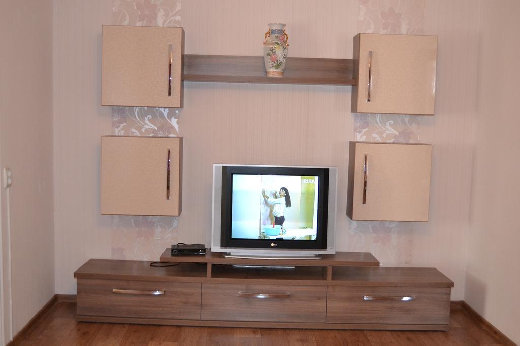 Roses Apartment In The City Center Chernihiv Phòng bức ảnh