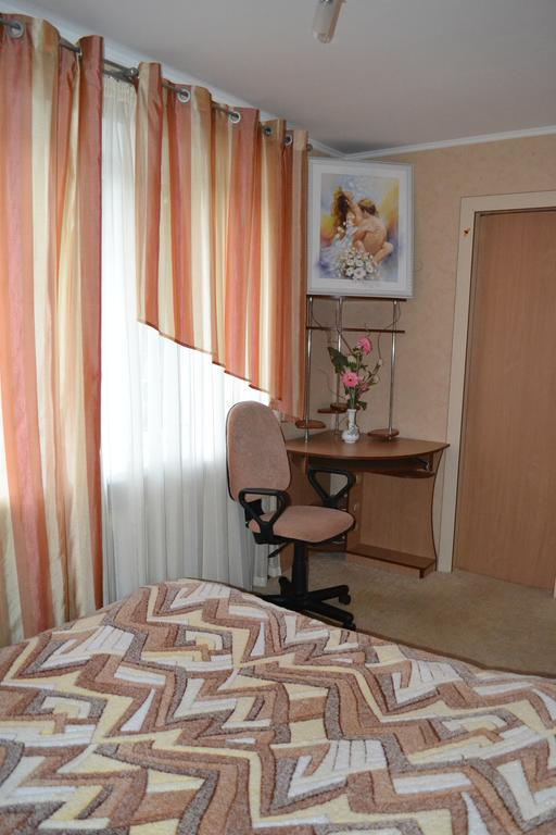Roses Apartment In The City Center Chernihiv Phòng bức ảnh