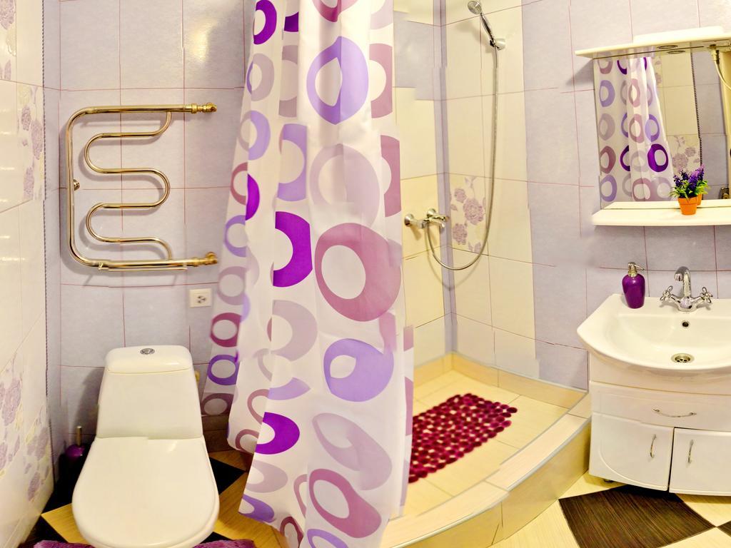 Roses Apartment In The City Center Chernihiv Ngoại thất bức ảnh